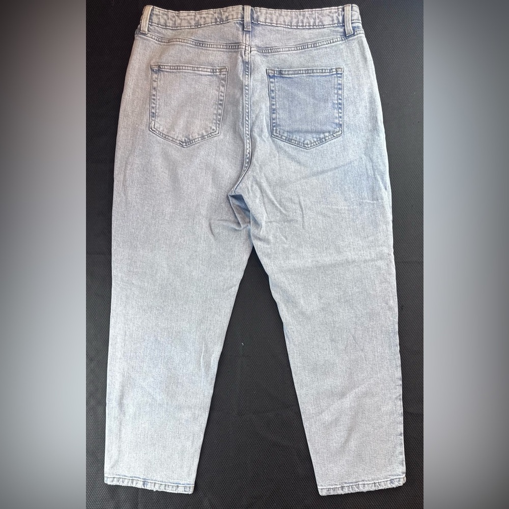 Wildβ Fable Super High-Rise Mom Jeans β Distressed Light Wash β Size 18 - Picture 6 of 14